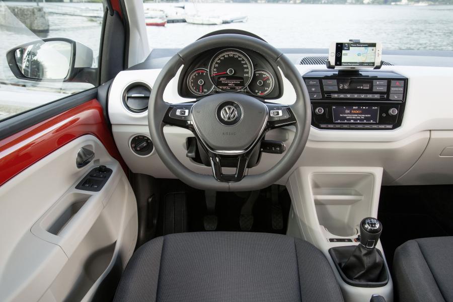 Торпедо Volkswagen up! 5-Door 2016 года  (фото 3 из 26)